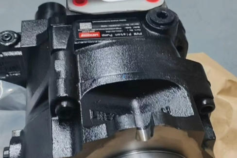 Vickers by Danfoss PVM106 Series 123AL01588A	PVM106ER09GS02AAC23200000A0A Variable Displacement Piston Pump
